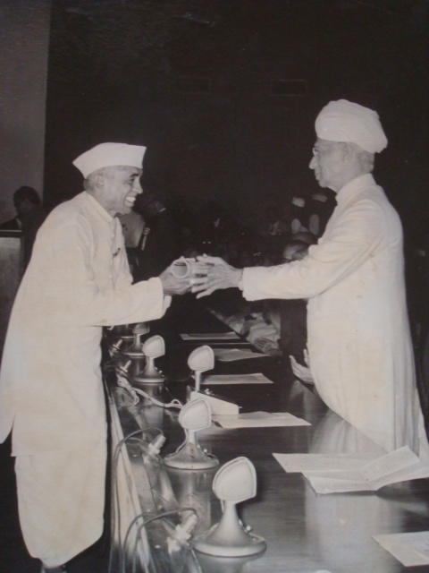 Viththal Kaka hand in hand with the First President of India.