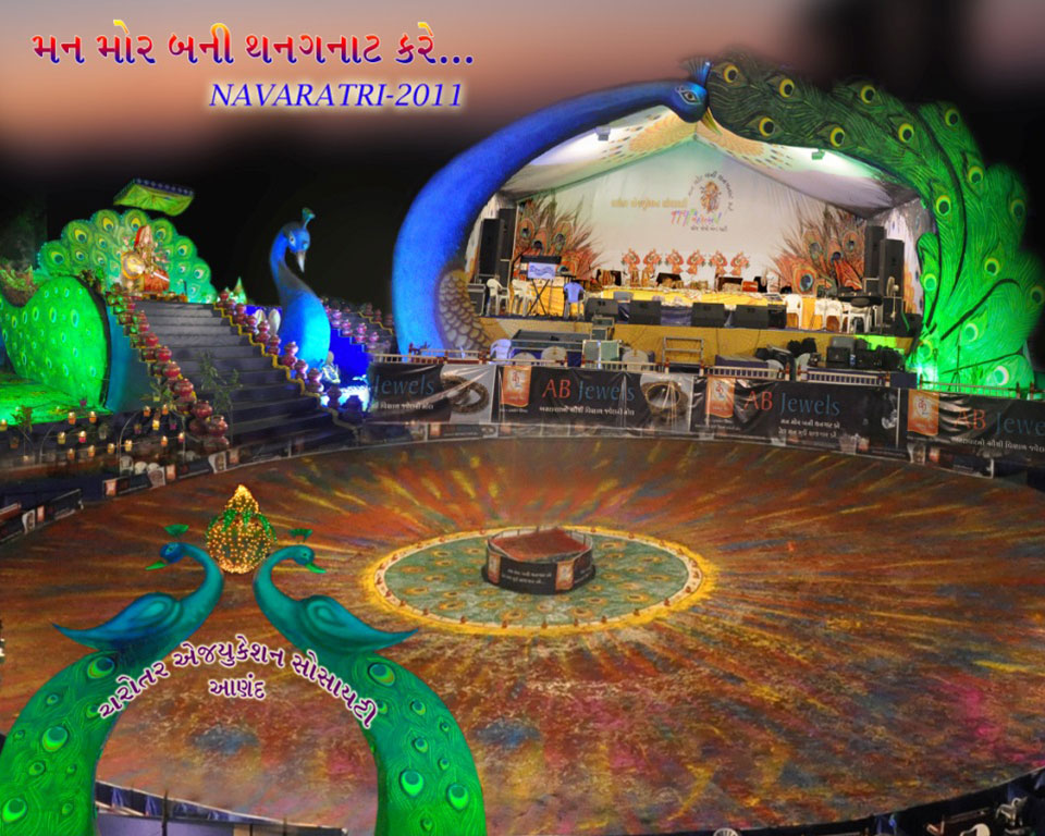 મન મોર બની થનગનાટ કરે...
 Navratri 2011